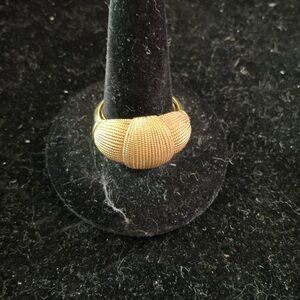 Vintage Avon Gold Tone Oval Rope Ring